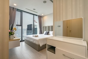 Lägenhet Deluxe - 2 sovrum | Sängtillbehör av högsta kvalitet, skrivbord och mörkläggningsgardiner