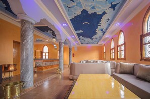 Coin salon dans le hall