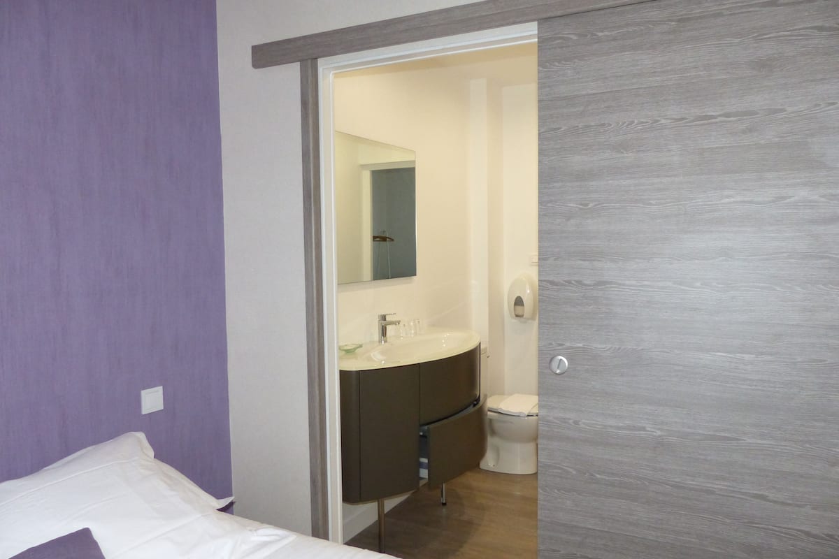 family suite, 2 bedrooms | premium bedding, individually decorated, individually furnished, desk