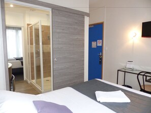 Suíte família, 2 quartos | Roupas de cama premium, individualmente decorados