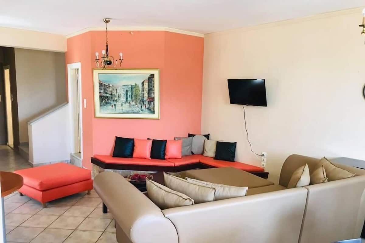 Deluxe Studio | Living area