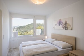 Panoramic Penthouse, 3 Bedrooms, Lakeside | Premium bedding, down comforters, individually furnished - Centro Cadro Panoramica (Lugano)
