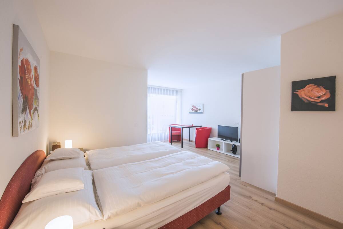 Business Apartment, Lake View | Premium bedding, down comforters, cribs (free), WiFi (free)