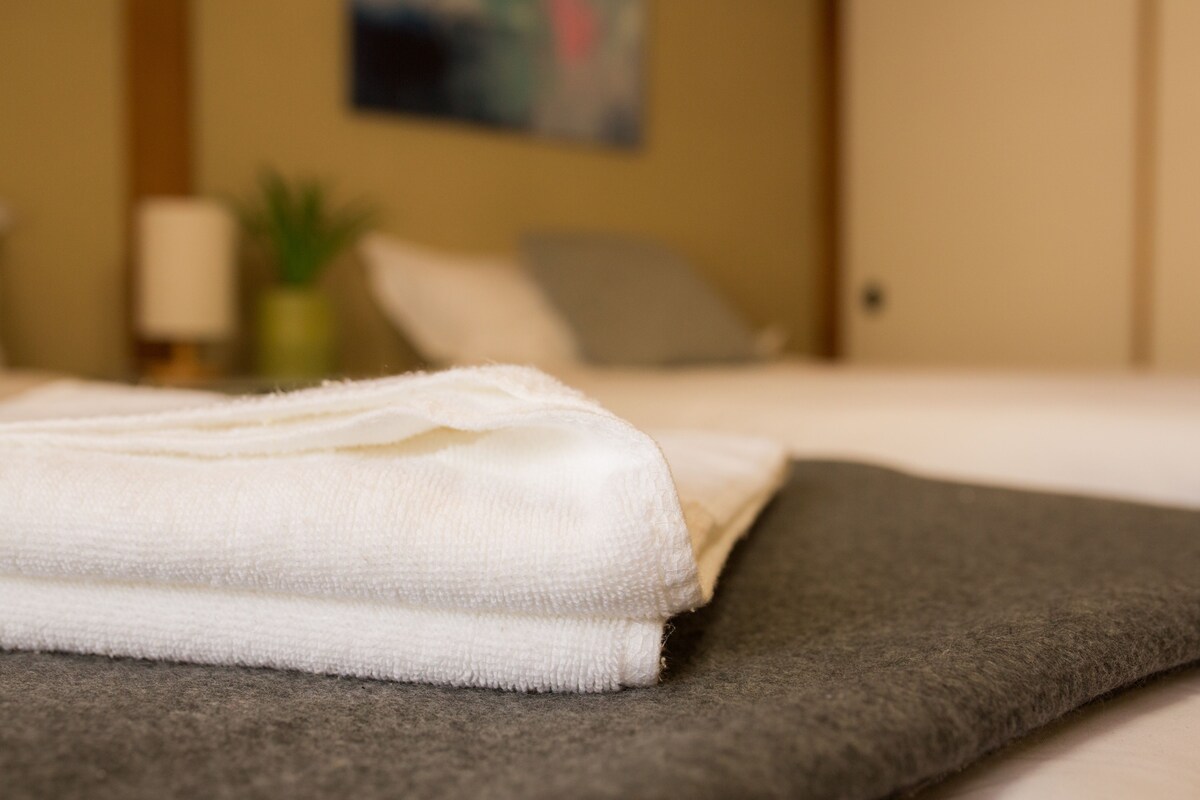Lit avec matelas à plateau-coussin, coffre-fort, accès au Wi-Fi (inclus)