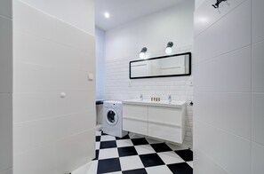 Deluxe Apartment (10 occupants ) | Bathroom | Shower, free toiletries, hair dryer, towels - Happy Stay Sopot Monte Cassino 44 B (Sopot)