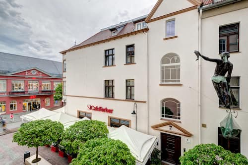 Deluxe Apartment (10 occupants ) | View from property