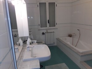 Deluxe Room, 1 Bedroom | Bathroom - Elimo Affittacamere di Scardino Leonardo (Poggioreale)