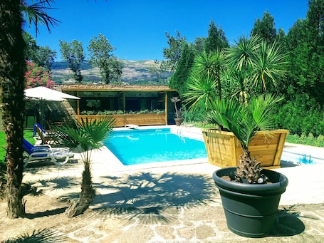 Outdoor pool, pool umbrellas, sun loungers