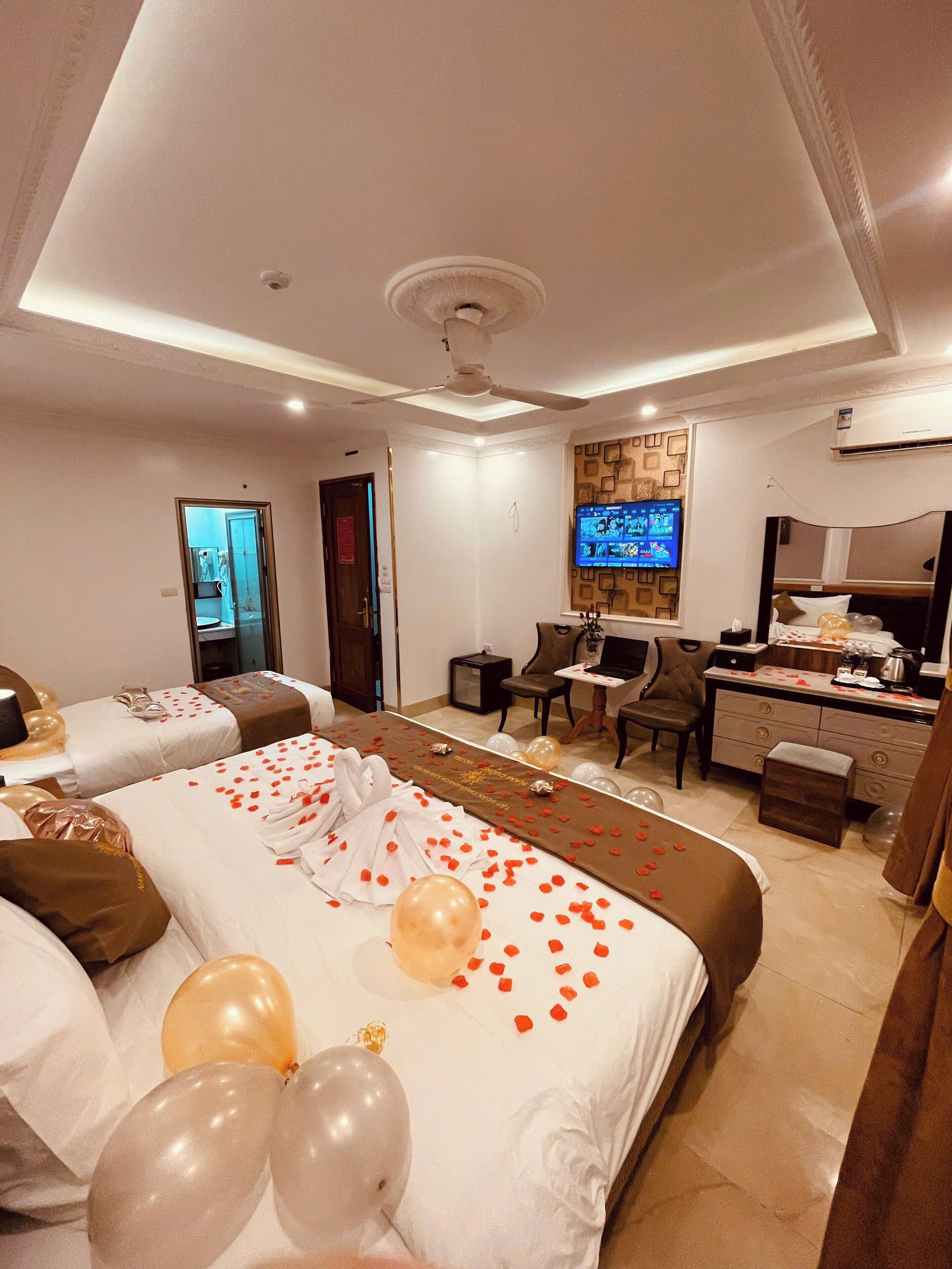 Premium bedding, individually decorated, individually furnished, desk