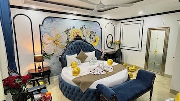 Quarto casal exclusivo, 1 cama King, vista para a cidade | Lençóis italianos Frette, roupas de cama premium, edredons de pluma
