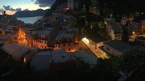 Unclassified image, 3 of 23, button - Casa Catò (Vernazza)