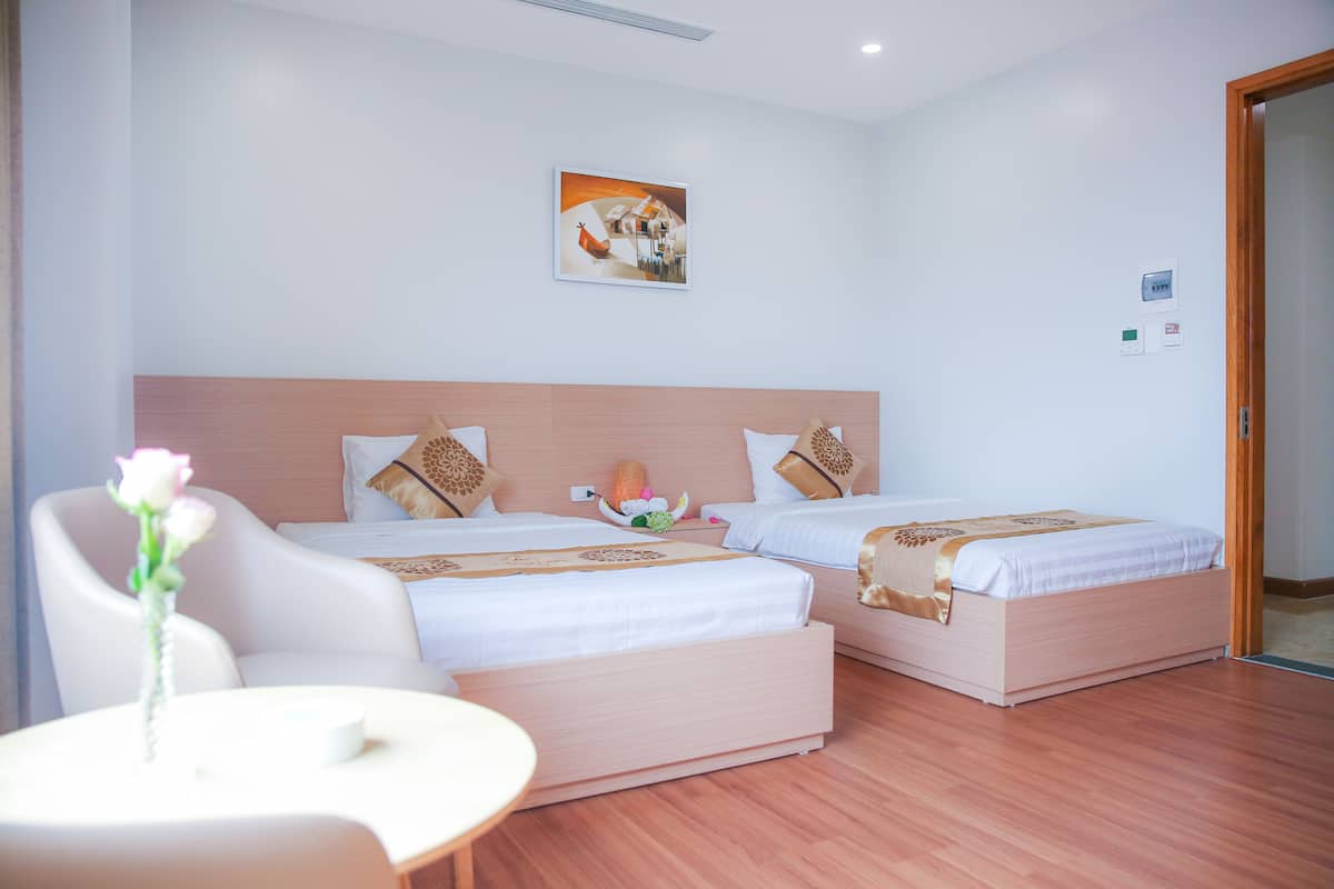1 bedroom, premium bedding, minibar, desk