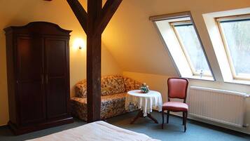 Deluxe Double Room | Desk, bed sheets