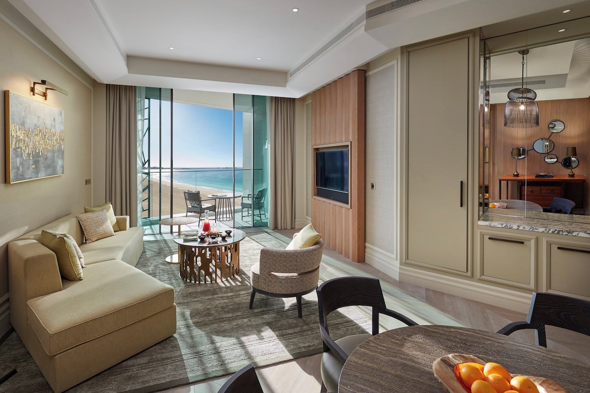 Suite, Sea View | Minibar, in-room safe, blackout curtains, soundproofing