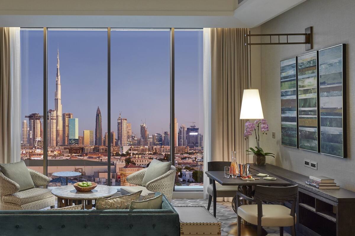 มินิบาร์, ตู้นิรภัยในห้องพัก, ผ้าม่านกันแสง, ห้องเก็บเสียง