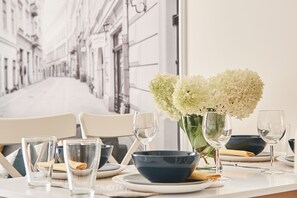 Apartamento Deluxe, 1 habitación | Servicio de comidas en la habitación