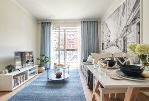 Deluxe Apartment, 1 Bedroom | Living area | 42-cm flat-screen TV with premium TV channels, LED TV - MyHOME MyKRAKOW Apartment - Old Town (Kraków)