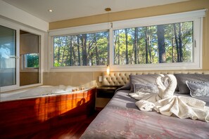 尊荣双人房, 1 张特大床 | 埃及棉床单、高档床上用品、客房内保险箱、遮光窗帘