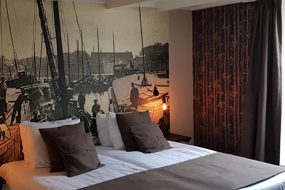 deluxe double room | premium bedding, blackout curtains, iron/ironing board, free wifi