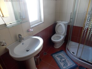 Doppelzimmer, Balkon | Badezimmer | Dusche, Haartrockner, Hausschuhe, Bidet