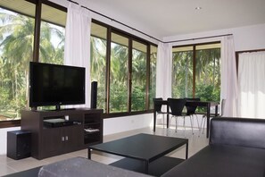 2 Bedrooms Villa | Living room | Flat-screen TV, DVD player - Twin Villas Apartment and Swimming Pool (Ko Pha-ngan)