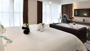 A hotel room with a large bed, a desk, a chair, a TV, and a window with curtains. - Hampton by Hilton Chengdu Waishuangnan (Chengdu)