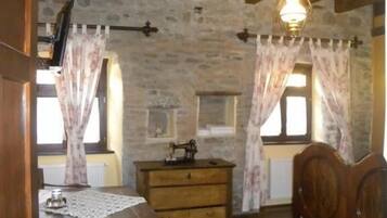 Comfort Twin kamer, 2 eenpersoonsbedden, uitzicht op stad | Donzen dekbedden, een minibar, individueel gedecoreerd