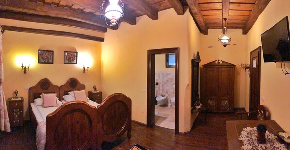 Comfort Twin Room, 2 Twin Beds, City View | Down comforters, minibar, individually decorated, individually furnished