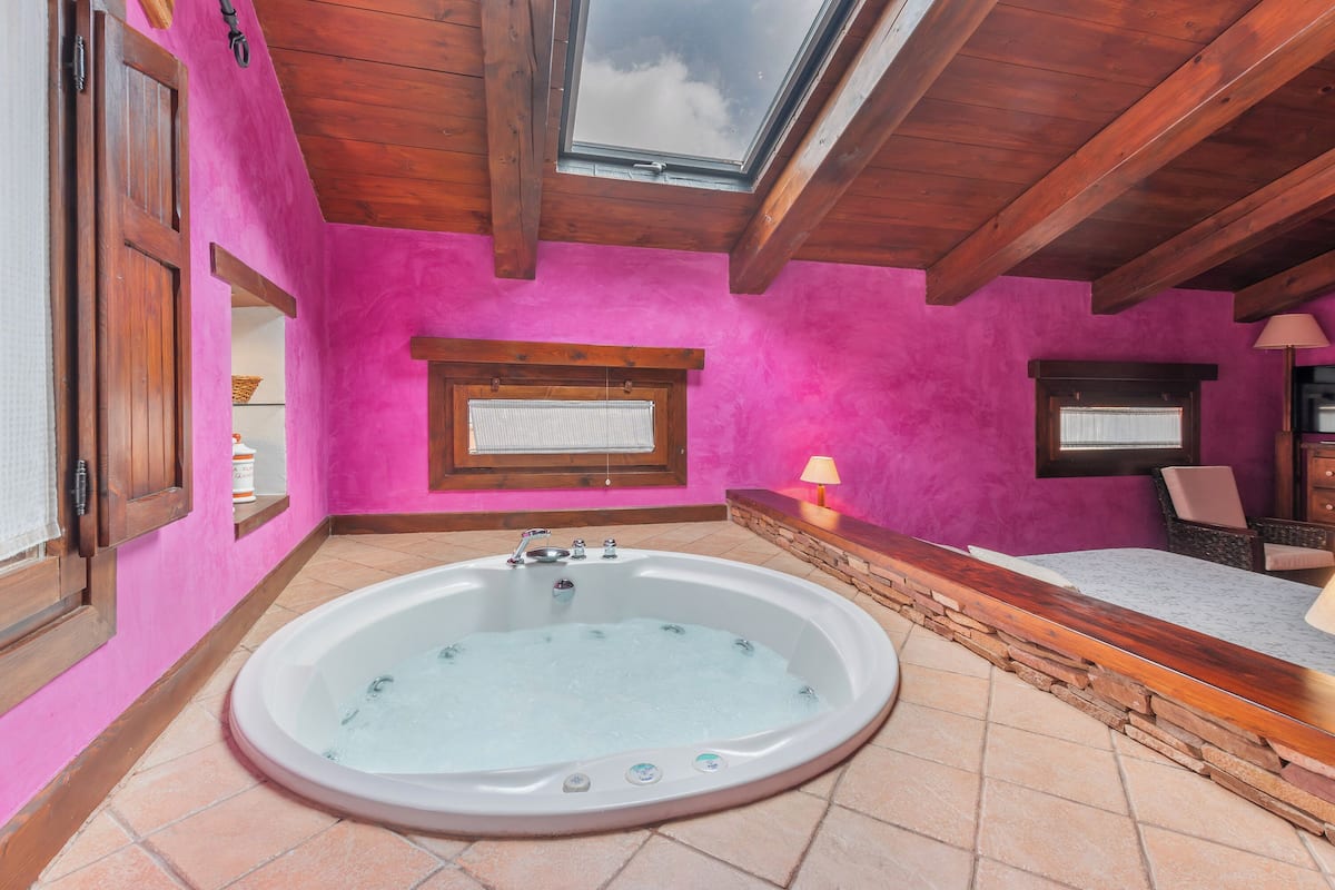 Suite (Fucsia) | Insonorizzazione, ferro/asse da stiro