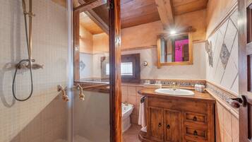 Suite (Fucsia) | Insonorizzazione, ferro/asse da stiro