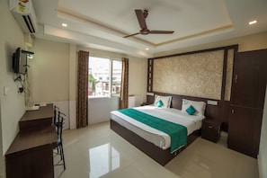 Deluxe Double Room, Non Smoking | Rollaway beds, free WiFi, bed sheets