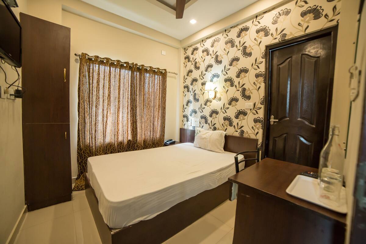Standard Double Room, Non Smoking | Rollaway beds, free WiFi, bed sheets
