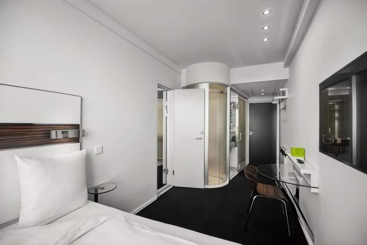1 chambre, literie hypoallergénique, bureau, rideaux occultants