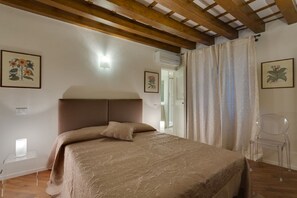 3 chambres, fer et planche à repasser, Wi-Fi, draps fournis