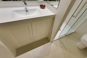 Shower, hair dryer, towels - A characteristic and comfortable location in the heart of Florence's (Firenze)