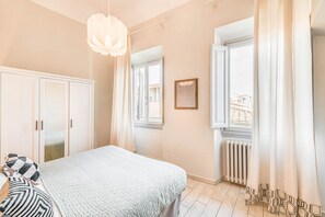 2 bedrooms, desk, iron/ironing board, WiFi