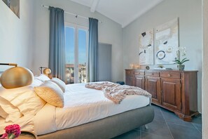 3 chambres, fer et planche à repasser, Wi-Fi, draps fournis