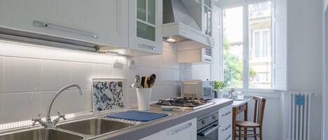 Fridge, microwave, oven, dishwasher