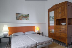 2 عدّة غرف نوم ومكواة/لوح كي وواي فاي وملاءات أسرّة