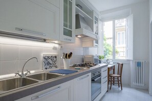 ثلاجة، ميكروويف، فرن، غسالة أطباق