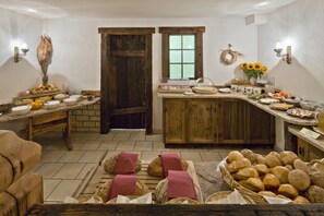 包含每日自助早餐