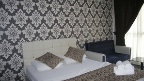 Deluxe Suite | Egyptian cotton sheets, premium bedding, down comforters - The Tuyap Tonight Suites (Istanbul)