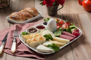 Daily continental breakfast for a fee - The Tuyap Tonight Suites (Istanbul)