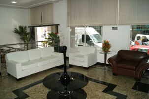 Área de estar no saguão