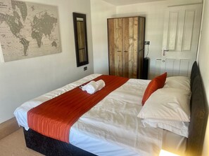 Apartment, Private Bathroom (3 Bedroom) | 3 bedrooms - Beach House - Penthouse 3 Bed Apartment (Southport)