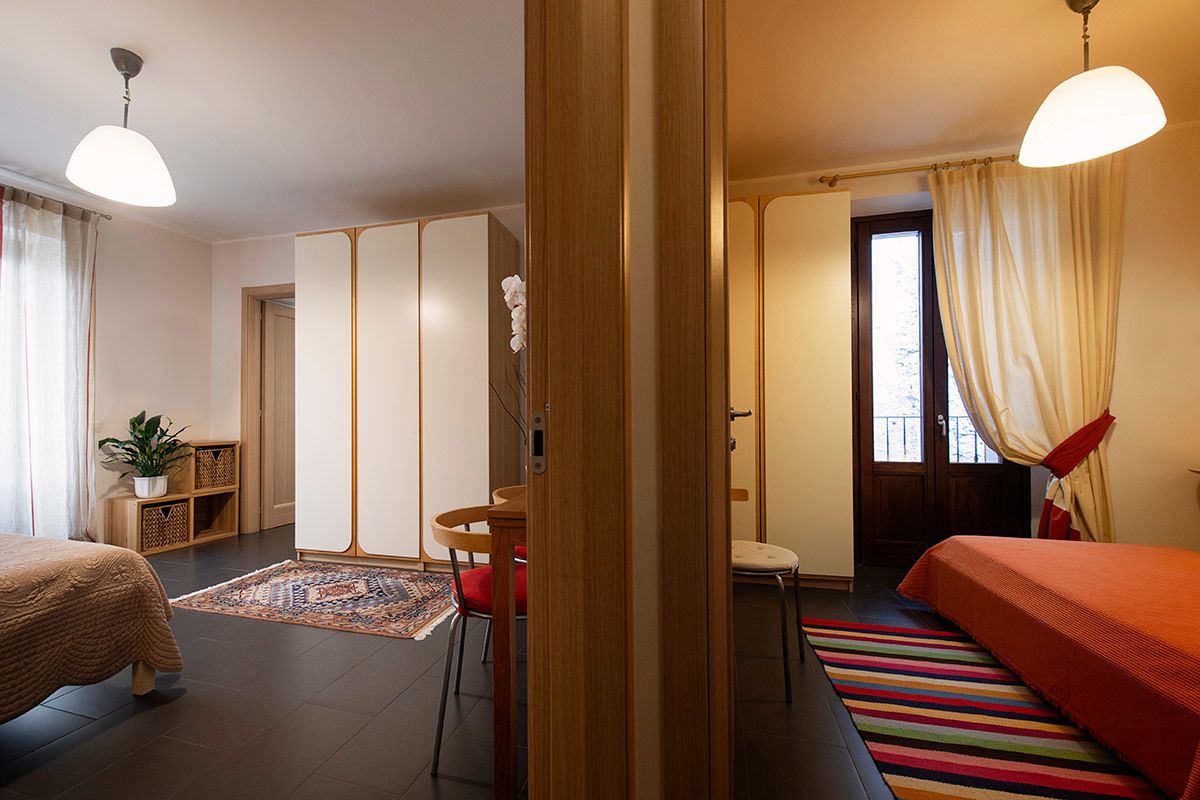 Camera doppia, balcone | Area soggiorno | TV a schermo piatto