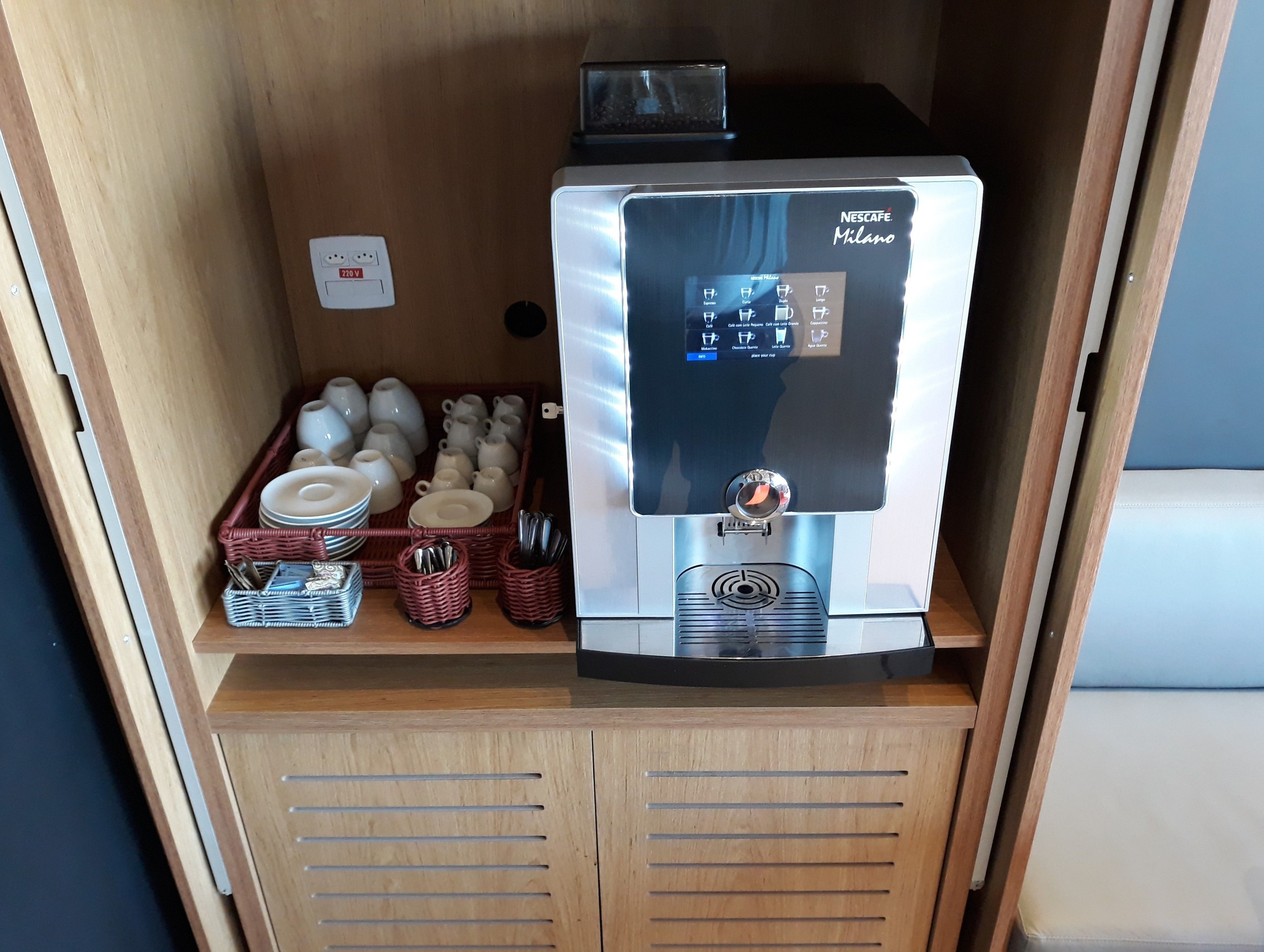 daily buffet breakfast (brl 25 per person)