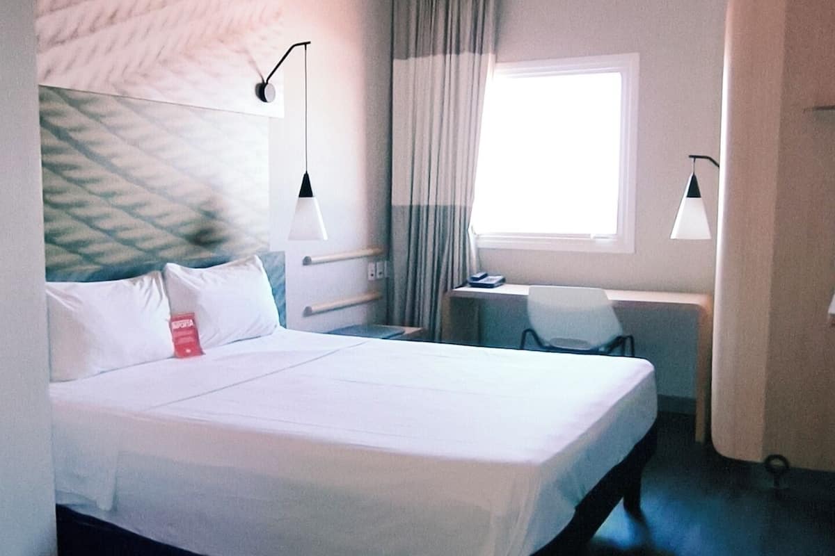 Minibar, desk, soundproofing, free cribs/infant beds