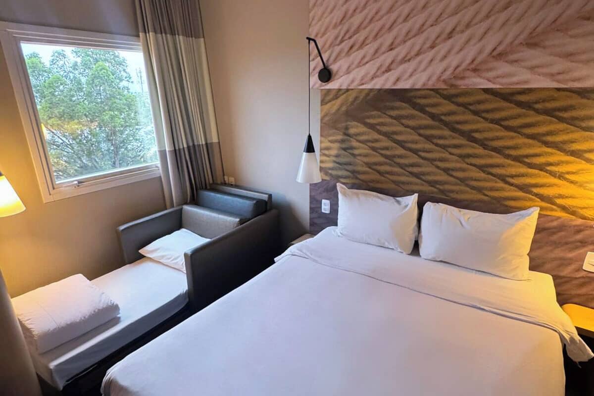 Standard-huone, useita sänkyjä | Minibaari, työpöytä, äänieristys, ilmaiset vauvansängyt