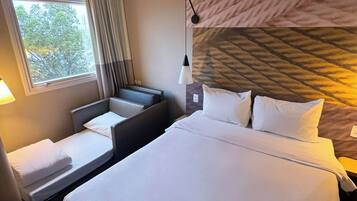 Standardzimmer, Mehrere Betten | Minibar, Schreibtisch, schallisolierte Zimmer, kostenlose Babybetten